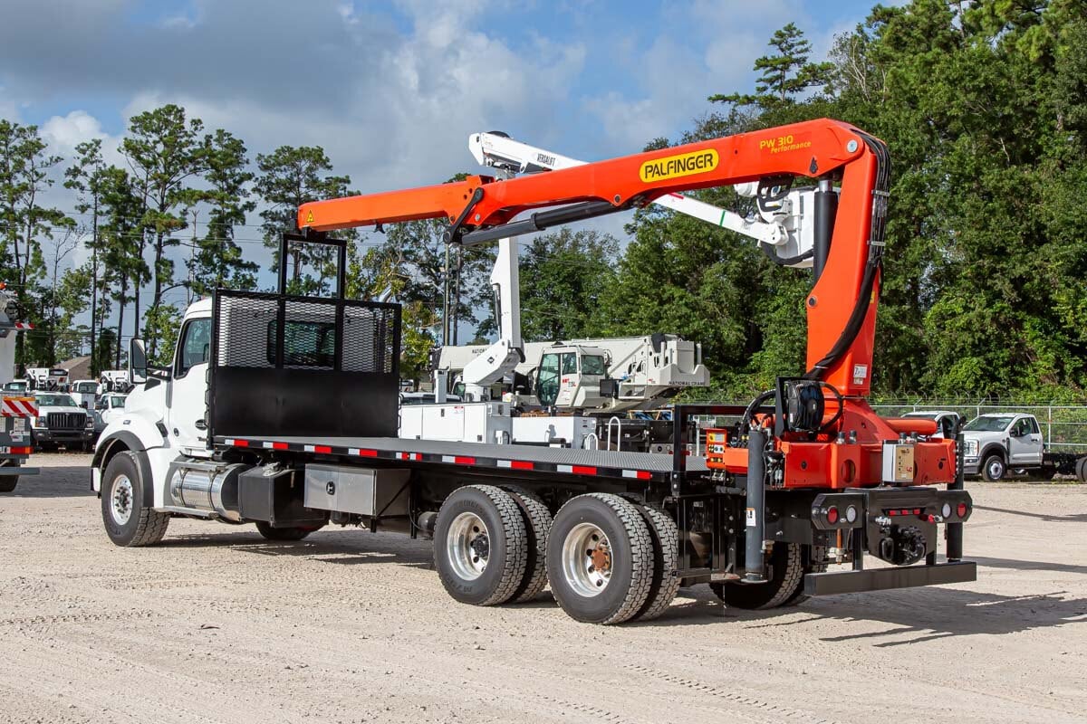 New Palfinger PW 310 on New Kenworth T880 New Palfinger PW 310 on New Kenworth T880